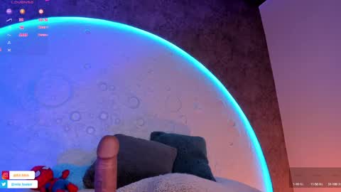 Snapshot of roxxxevelvet chatting on 02/22/25, 08:20 Roxx IG online show from 02/22/25, 08:20