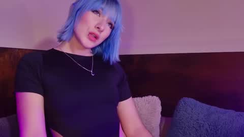 Snapshot of roxxxevelvet chatting on 09/14/25, 06:01 Roxx IG online show from 09/14/25, 06:01