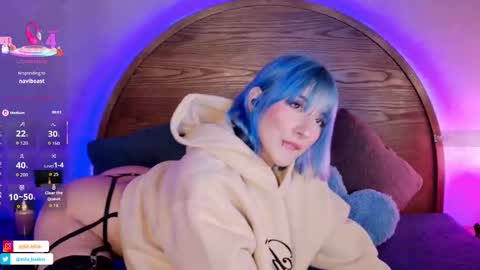 Snapshot of roxxxevelvet chatting on 09/26/25, 05:50 Roxx IG online show from 09/26/25, 05:50