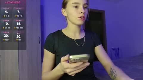 Snapshot of roxxxie_reid chatting on 02/25/25, 09:57 Roxieex ABBY online show from 02/25/25, 09:57