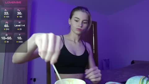 Snapshot of roxxxie_reid chatting on 02/27/25, 11:37 Roxieex ABBY online show from 02/27/25, 11:37