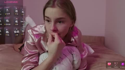 Snapshot of roxxxie_reid chatting on 02/28/25, 11:56 Roxieex ABBY online show from 02/28/25, 11:56