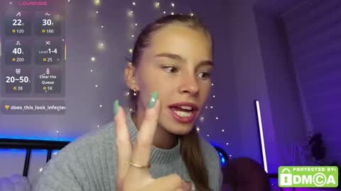 Snapshot of roxxxie_reid chatting on 09/18/25, 09:39 Roxieex ABBY online show from 09/18/25, 09:39