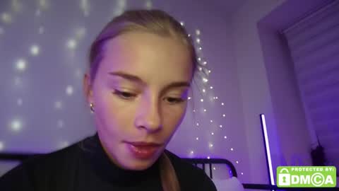 Snapshot of roxxxie_reid chatting on 10/15/25, 08:09 Roxieex ABBY online show from 10/15/25, 08:09