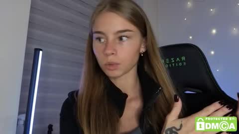 Snapshot of roxxxie_reid chatting on 10/25/25, 11:10 Roxieex ABBY online show from 10/25/25, 11:10