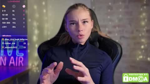 Snapshot of roxxxie_reid chatting on 11/10/25, 10:20 Roxieex ABBY online show from 11/10/25, 10:20