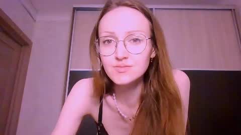 Roxxy Wharton online show from 06/05/26, 12:00