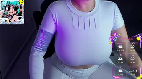 Snapshot of roxy_clark chatting on 10/17/25, 09:34 Annah online show from 10/17/25, 09:34