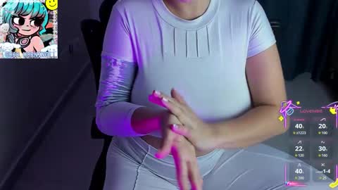 Snapshot of roxy_clark chatting on 11/14/25, 08:13 Annah online show from 11/14/25, 08:13