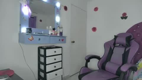 Roxy online show from 03/22/26, 01:53