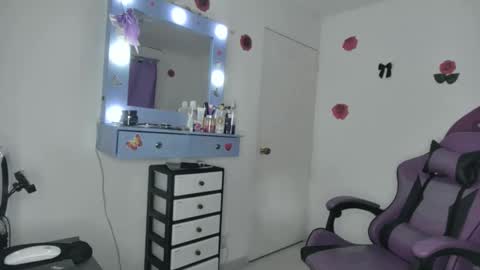 Roxy online show from 05/17/26, 01:58
