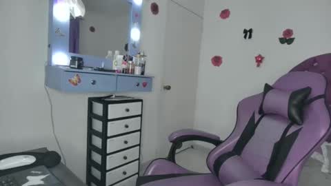 Snapshot of roxy_lu_07 chatting on 06/04/26, 03:34 Roxy online show from 06/04/26, 03:34