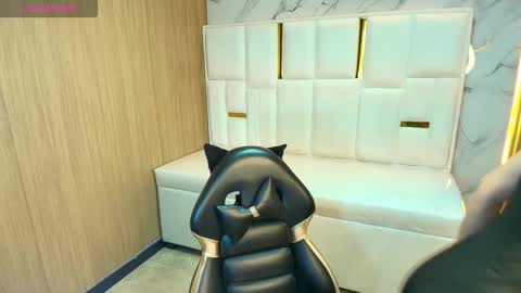 Roxy online show from 03/23/26, 01:15