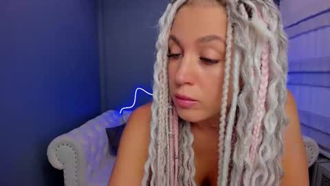 Roxy online show from 03/08/25, 01:28