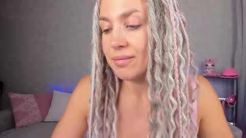 Snapshot of roxy_mars chatting on 06/25/26, 05:12 Roxy online show from 06/25/26, 05:12