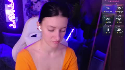 roxy_riot_ online show from 04/14/26, 01:55