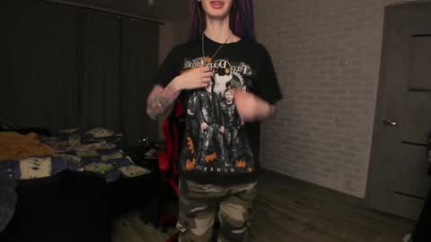 Snapshot of roxy_silver chatting on 01/01/25, 02:09 Roxy online show from 01/01/25, 02:09