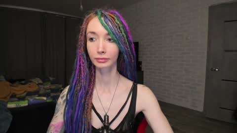 Snapshot of roxy_silver chatting on 01/11/25, 08:43 Roxy online show from 01/11/25, 08:43