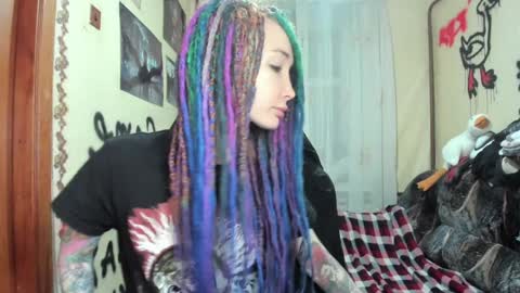 Snapshot of roxy_silver chatting on 01/13/25, 06:59 Roxy online show from 01/13/25, 06:59