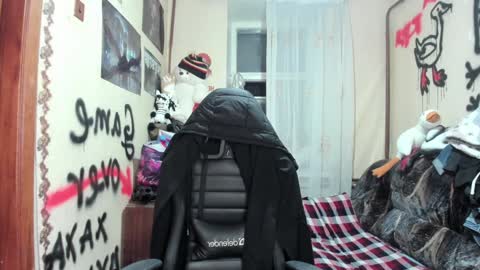 Snapshot of roxy_silver chatting on 01/19/25, 09:55 Roxy online show from 01/19/25, 09:55