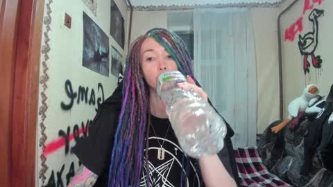 Snapshot of roxy_silver chatting on 01/24/25, 12:52 Roxy online show from 01/24/25, 12:52