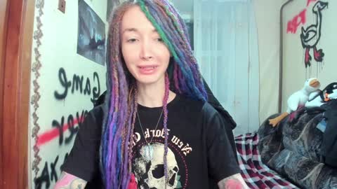 Snapshot of roxy_silver chatting on 02/09/25, 01:33 Roxy online show from 02/09/25, 01:33