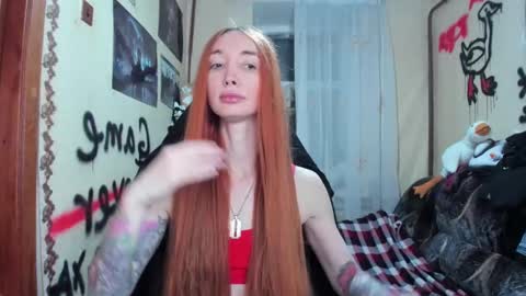 Snapshot of roxy_silver chatting on 02/14/25, 12:19 Roxy online show from 02/14/25, 12:19