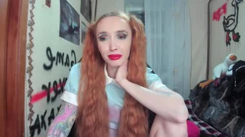 Snapshot of roxy_silver chatting on 02/24/25, 12:09 Roxy online show from 02/24/25, 12:09