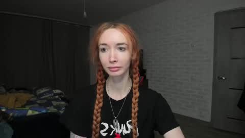 Snapshot of roxy_silver chatting on 02/25/25, 01:52 Roxy online show from 02/25/25, 01:52