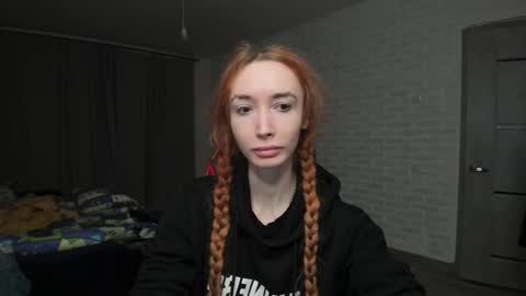 Snapshot of roxy_silver chatting on 02/26/25, 01:53 Roxy online show from 02/26/25, 01:53