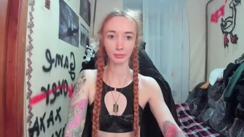 Snapshot of roxy_silver chatting on 02/26/25, 10:09 Roxy online show from 02/26/25, 10:09