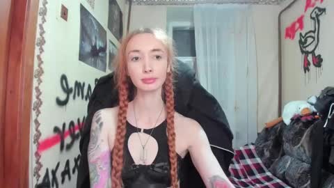 Snapshot of roxy_silver chatting on 03/01/25, 11:04 Roxy online show from 03/01/25, 11:04