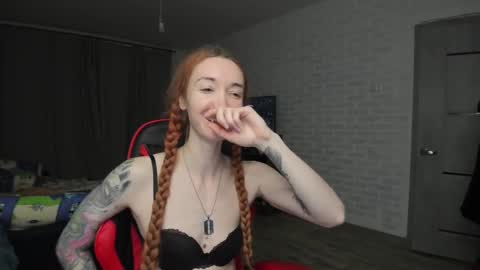 Snapshot of roxy_silver chatting on 03/04/25, 10:27 Roxy online show from 03/04/25, 10:27