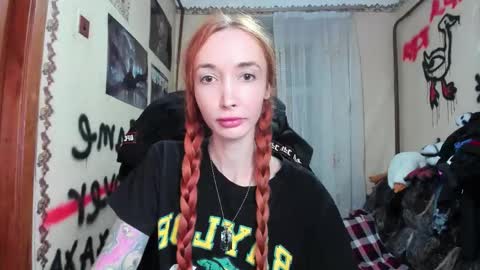 Snapshot of roxy_silver chatting on 10/13/25, 04:51 Roxy online show from 10/13/25, 04:51