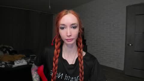 Snapshot of roxy_silver chatting on 10/14/25, 04:19 Roxy online show from 10/14/25, 04:19