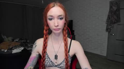 Snapshot of roxy_silver chatting on 10/18/25, 02:51 Roxy online show from 10/18/25, 02:51