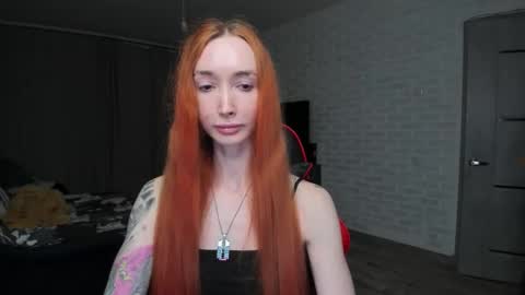 Snapshot of roxy_silver chatting on 10/25/25, 09:09 Roxy online show from 10/25/25, 09:09