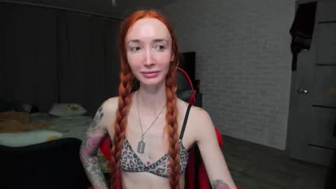 Snapshot of roxy_silver chatting on 11/04/25, 09:58 Roxy online show from 11/04/25, 09:58