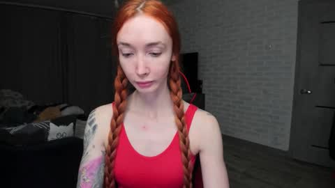 Snapshot of roxy_silver chatting on 12/01/25, 07:52 Roxy online show from 12/01/25, 07:52