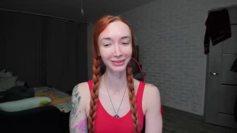 Snapshot of roxy_silver chatting on 12/13/25, 09:09 Roxy online show from 12/13/25, 09:09