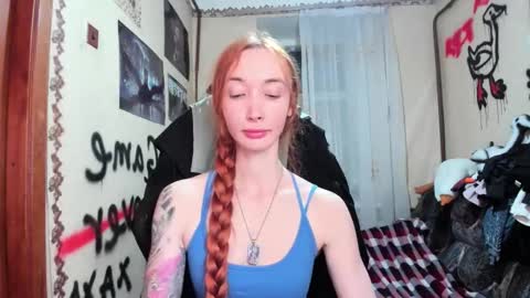 Snapshot of roxy_silver chatting on 12/17/25, 09:21 Roxy online show from 12/17/25, 09:21