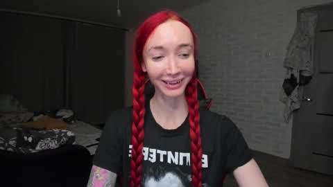 Snapshot of roxy_silver chatting on 02/18/26, 08:05 Roxy online show from 02/18/26, 08:05