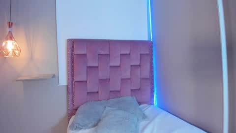 roxy_stone1 online show from 04/09/26, 07:30