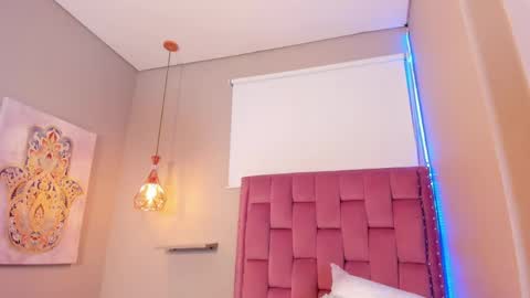 roxy_stone1 online show from 05/19/26, 01:56