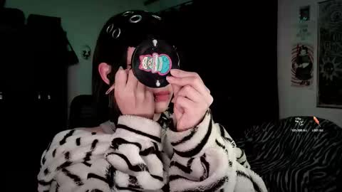 Roxy Independient model Help me to reach 50 thumbs up online show from 02/12/26, 12:49