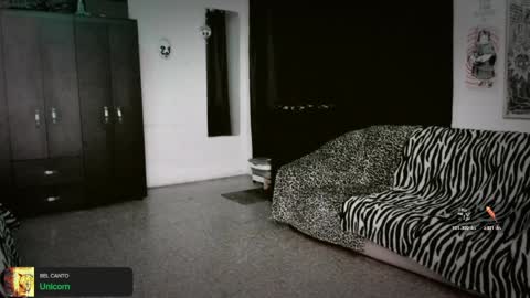 Roxy Independient model Help me to reach 50 thumbs up online show from 03/31/26, 01:07