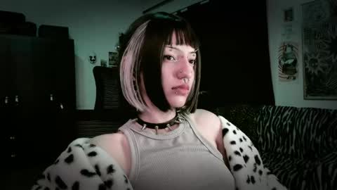 Roxy Independient model Help me to reach 50 thumbs up online show from 05/15/26, 10:50