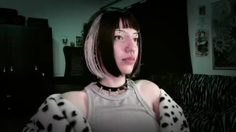 Roxy Independient model Help me to reach 50 thumbs up online show from 05/15/26, 11:34