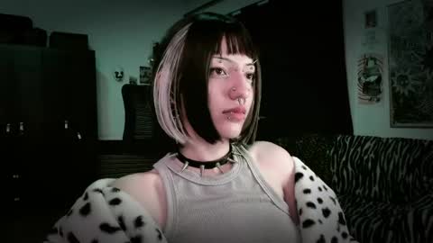 Roxy Independient model Help me to reach 50 thumbs up online show from 05/15/26, 11:45
