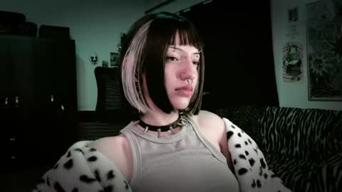 Roxy Independient model Help me to reach 50 thumbs up online show from 05/15/26, 11:56